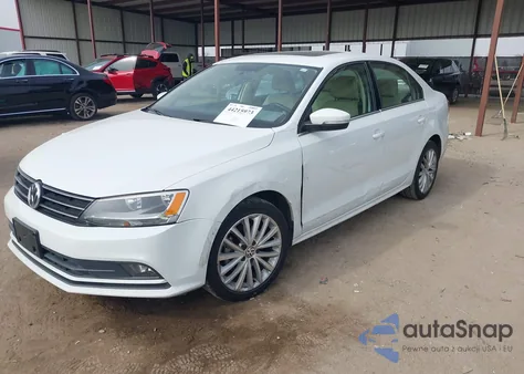 2015 Volkswagen Jetta 1.8T Se z USA, uszkodzony, nr VIN 3VWD07AJ2FM212449